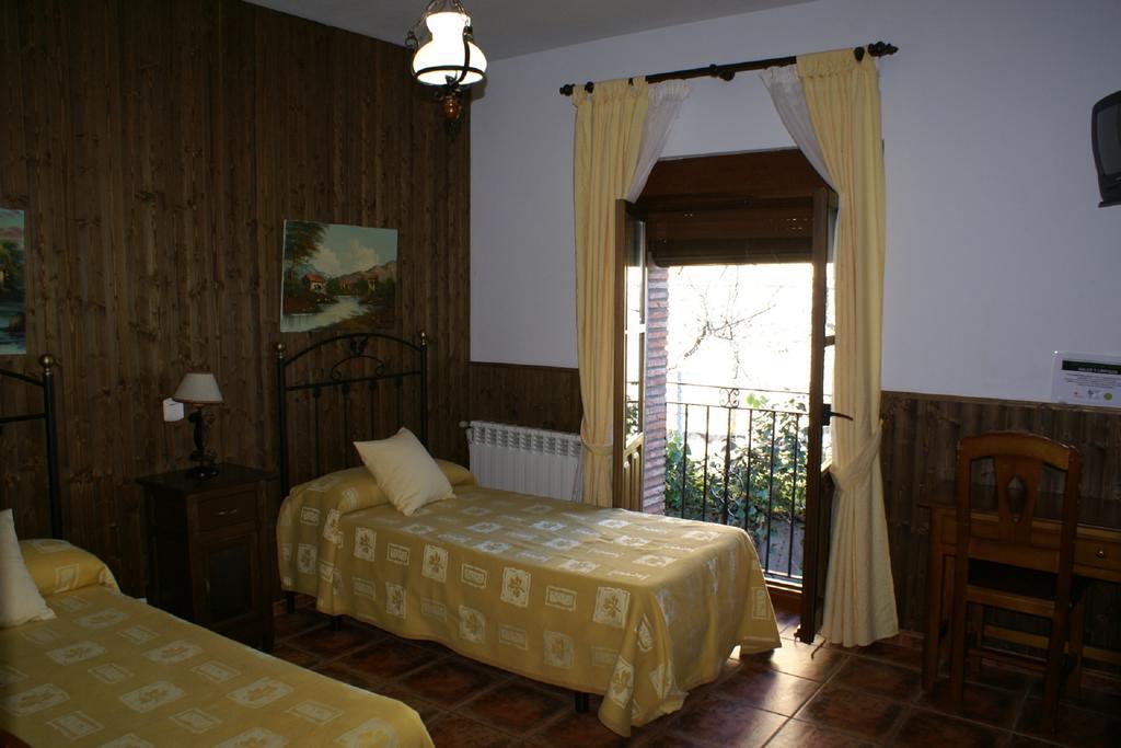 Casa Rural Pena Falcon Torrejon el Rubio Exterior photo