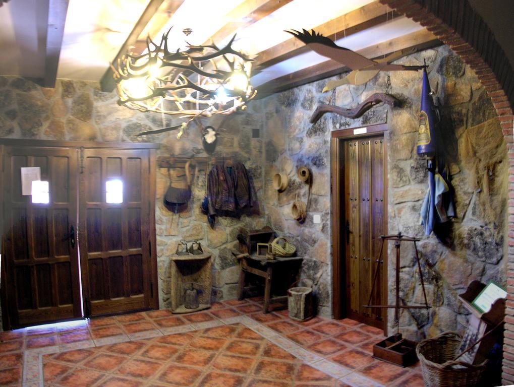 Casa Rural Pena Falcon Torrejon el Rubio Exterior photo