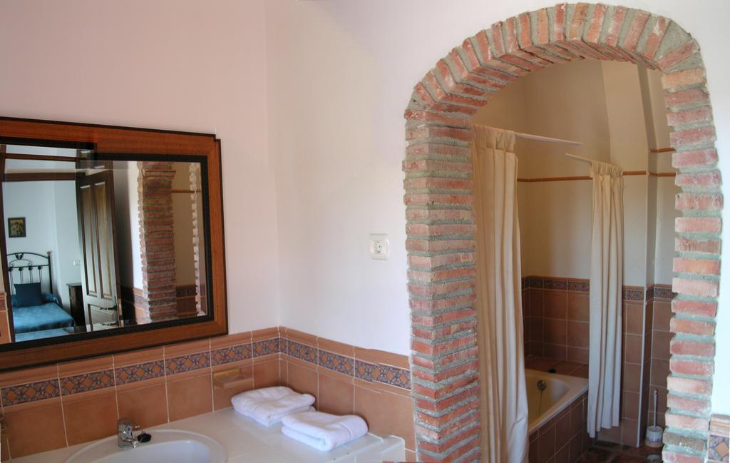 Casa Rural Pena Falcon Torrejon el Rubio Exterior photo