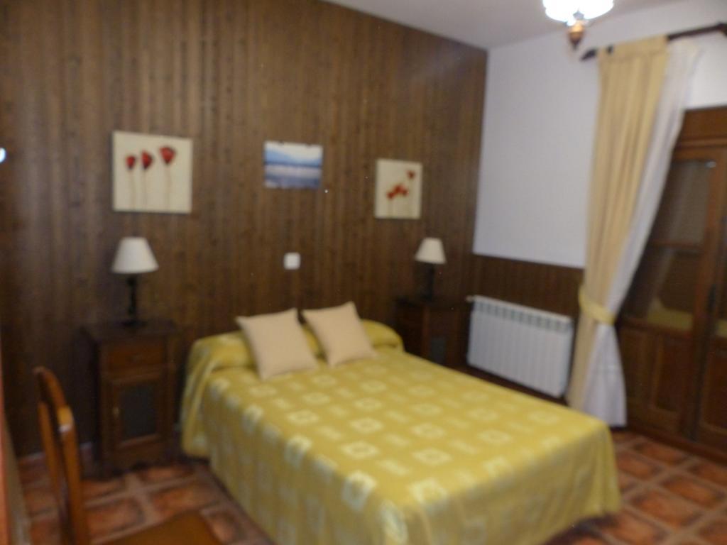 Casa Rural Pena Falcon Torrejon el Rubio Exterior photo
