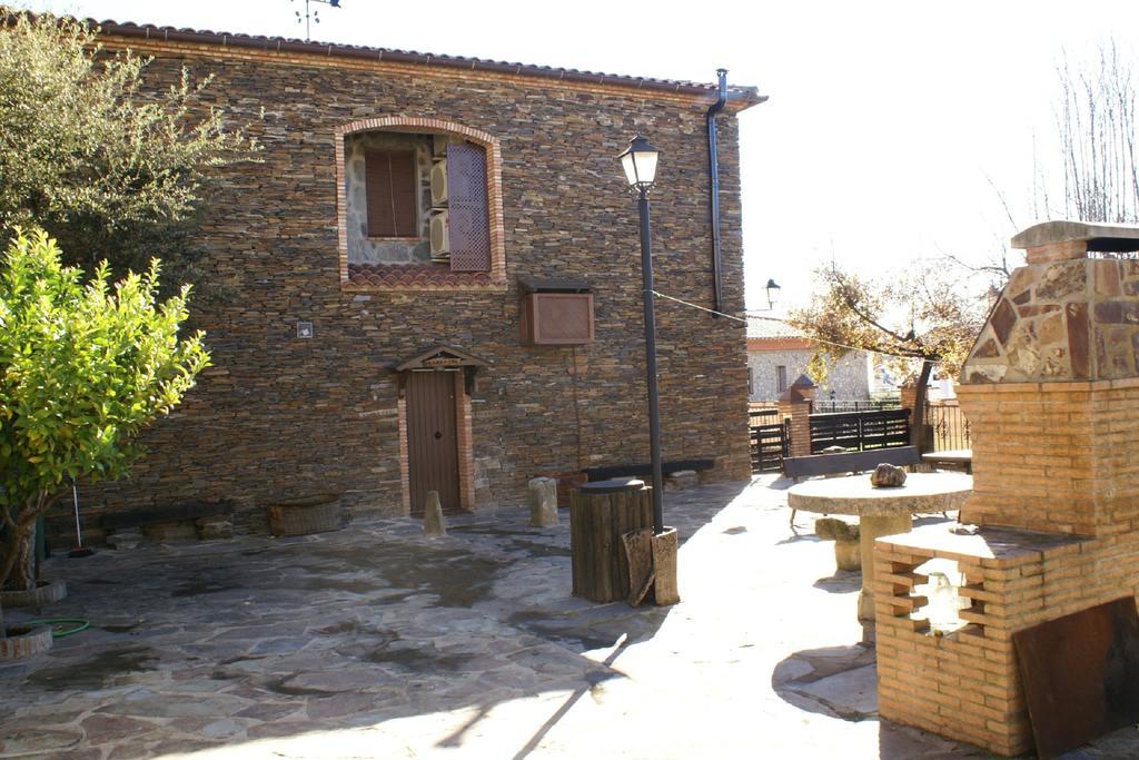 Casa Rural Pena Falcon Torrejon el Rubio Exterior photo