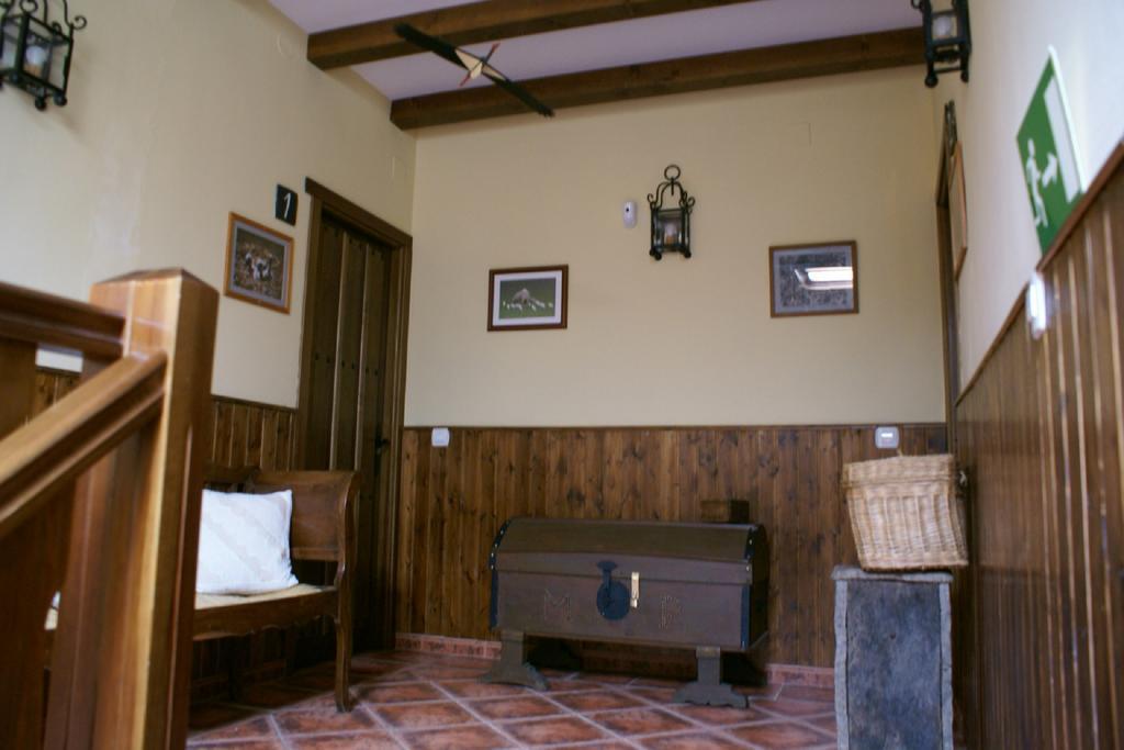 Casa Rural Pena Falcon Torrejon el Rubio Exterior photo