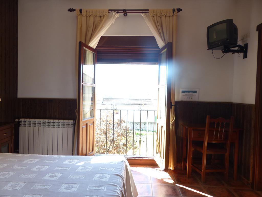 Casa Rural Pena Falcon Torrejon el Rubio Exterior photo