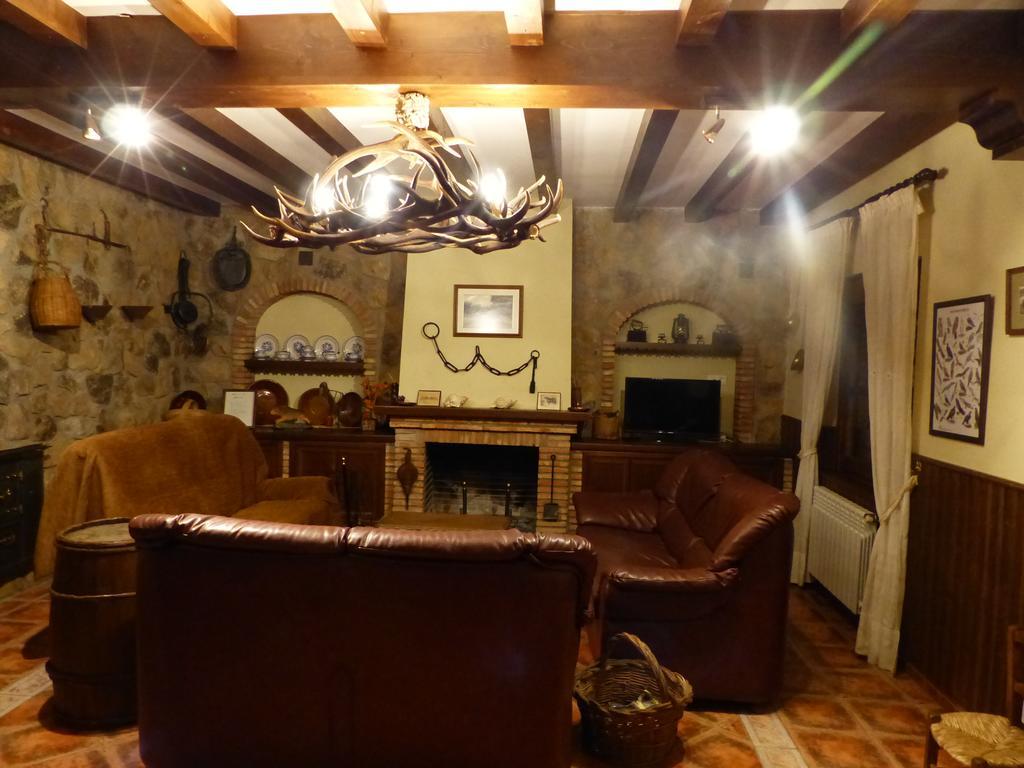 Casa Rural Pena Falcon Torrejon el Rubio Exterior photo