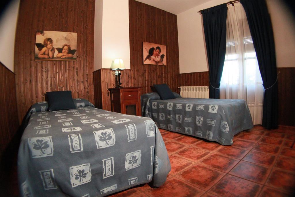 Casa Rural Pena Falcon Torrejon el Rubio Exterior photo