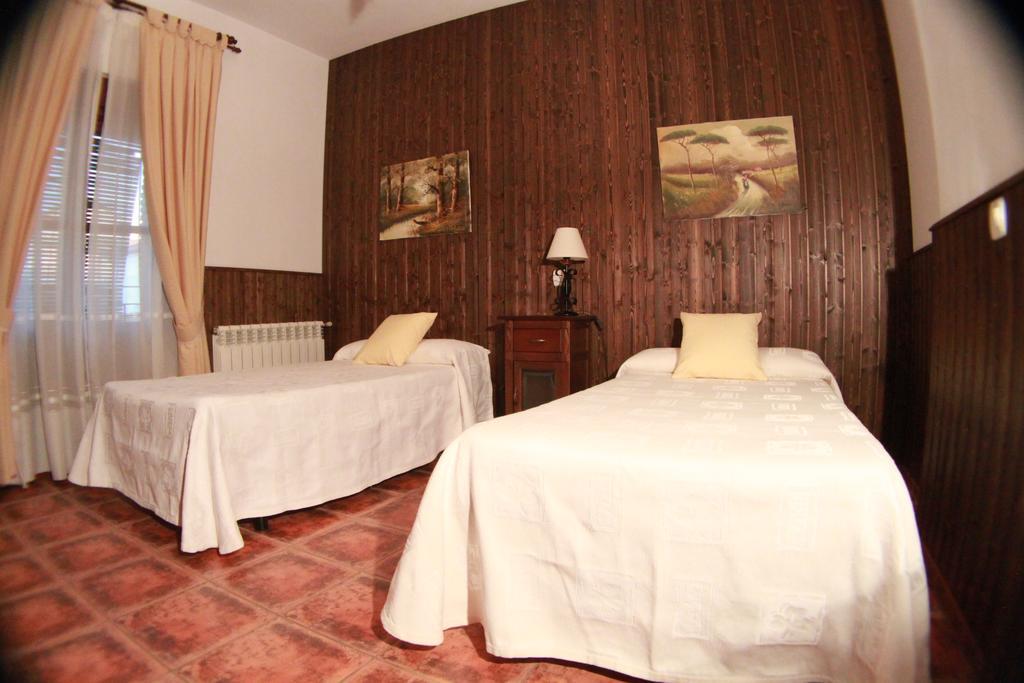 Casa Rural Pena Falcon Torrejon el Rubio Exterior photo