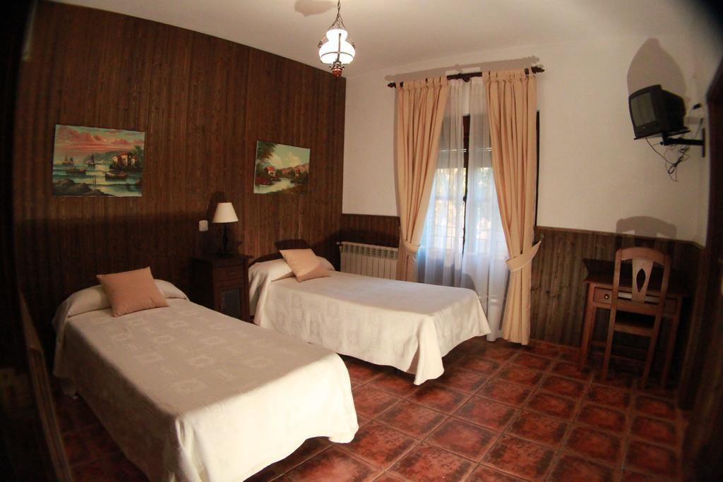 Casa Rural Pena Falcon Torrejon el Rubio Exterior photo